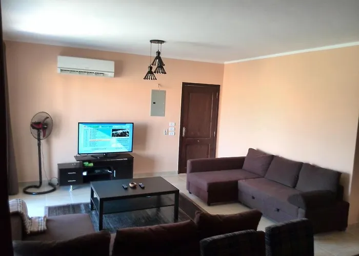 Three-bedroom Garden At Marina Wadi Degla For Families Dağ evi